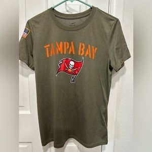 4/$25 Nike NFL Buccaneers Military edt. womens dri-fit t shirt in green sz small